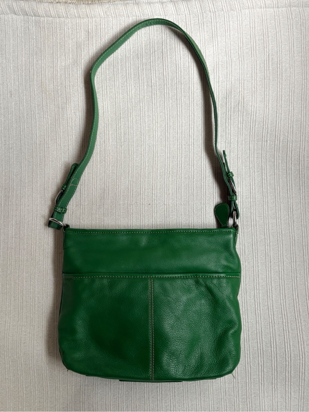 The Sak Bright Green Leather Crossbody Bag - Picture 2 of 12